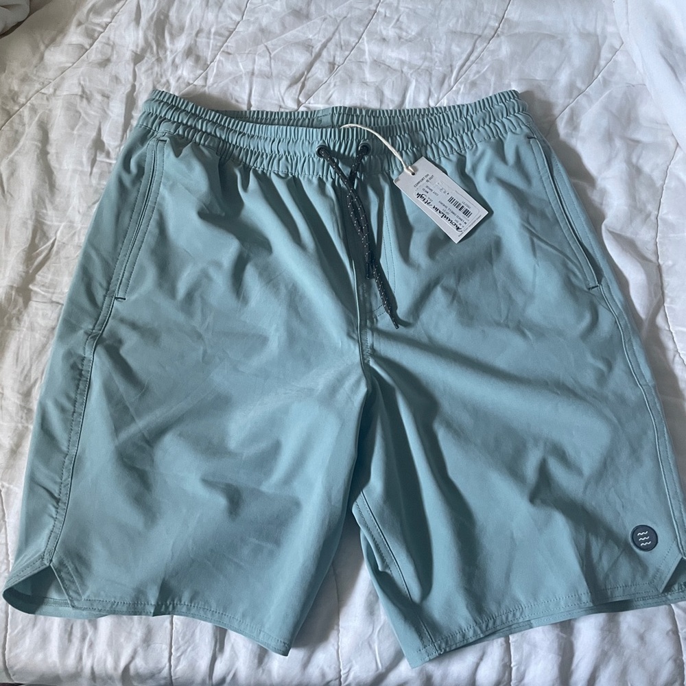 Free Fly Men’s Lined Swell Short Hybrid Swim - Medium - Coastal Sage